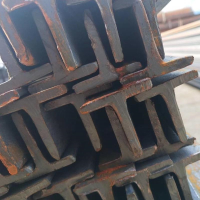 Barre de canal en forme de C à profil en T