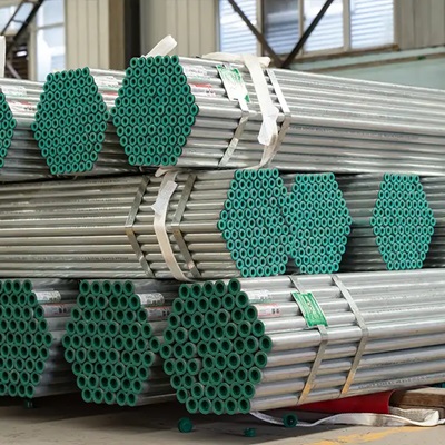 Tuyaux en acier galvanisé en stock Galvanized steel pipe stocked